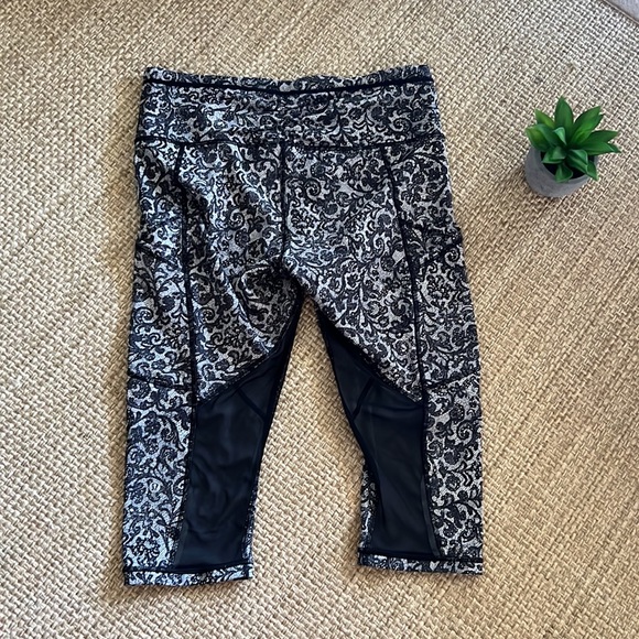 NWOT* Lululemon Outrun Mesh Crop Leggings - Picture 7 of 12